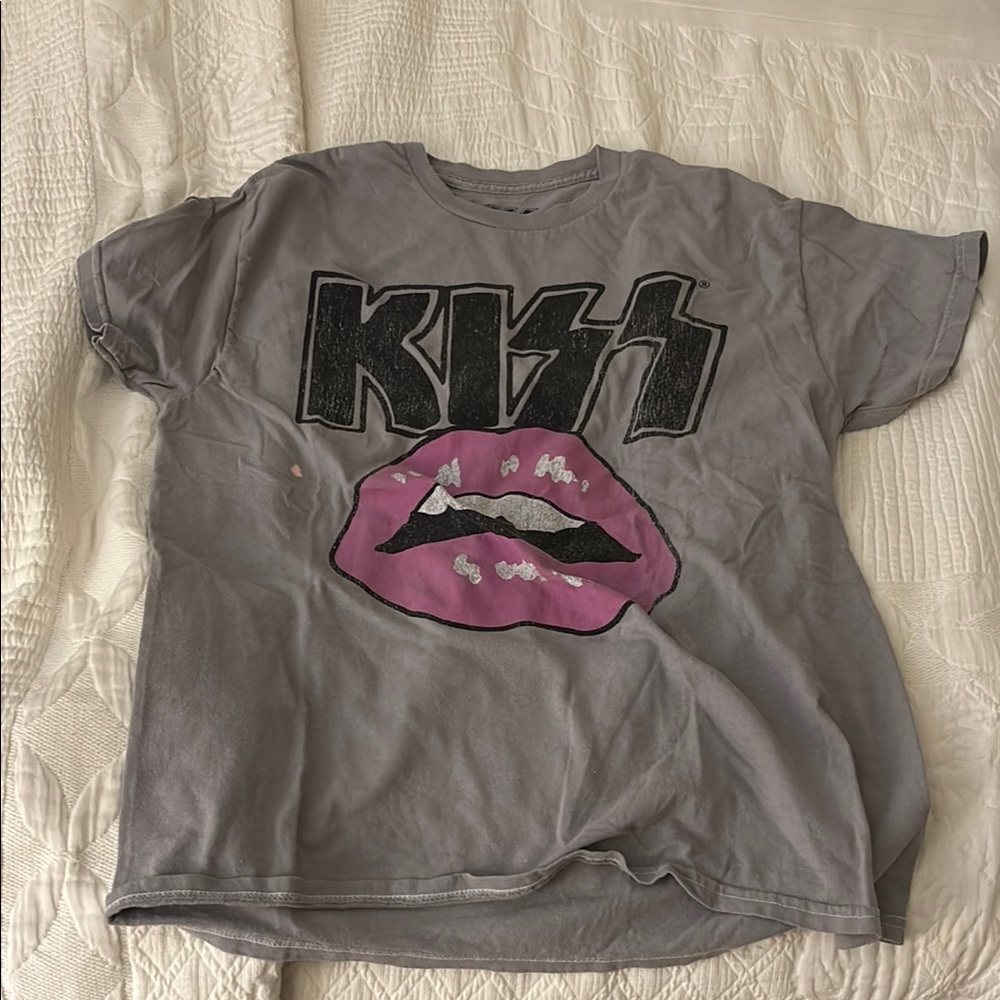 Kiss Gray and Pink Short Sleeve Tee